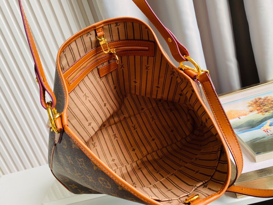 Louis Vuitton Classic Fashionable Tote Bag