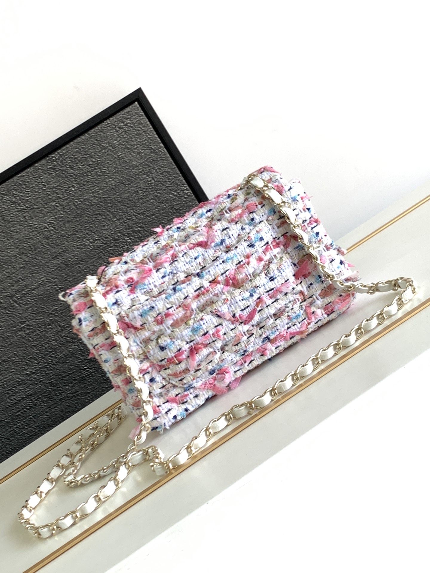 Chanel Autumn-Winter Tweed Elegant Crossbody Bag