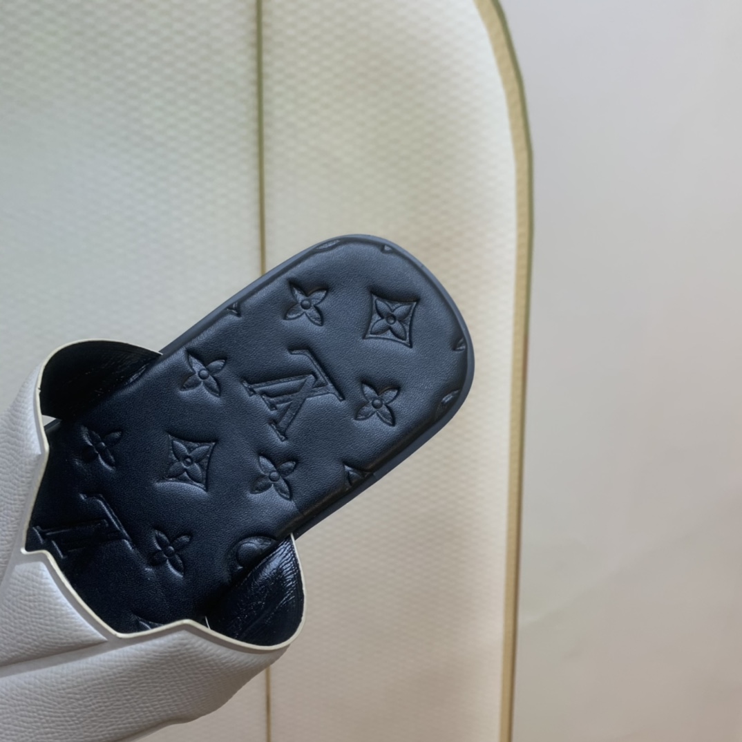 LV Fashionable Classic Versatile Leather Slippers