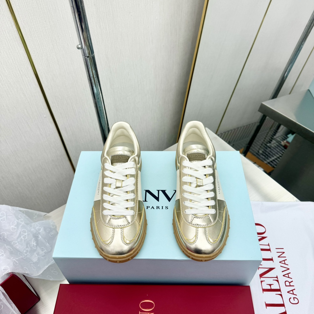 Valentino ONE STUD 2024 New Arrival Calfskin Lace-Up Trainer Sneakers