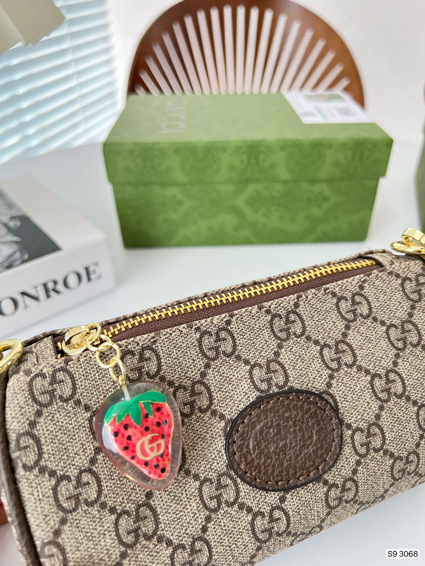 Gucci Classic Leather Clutch Bag