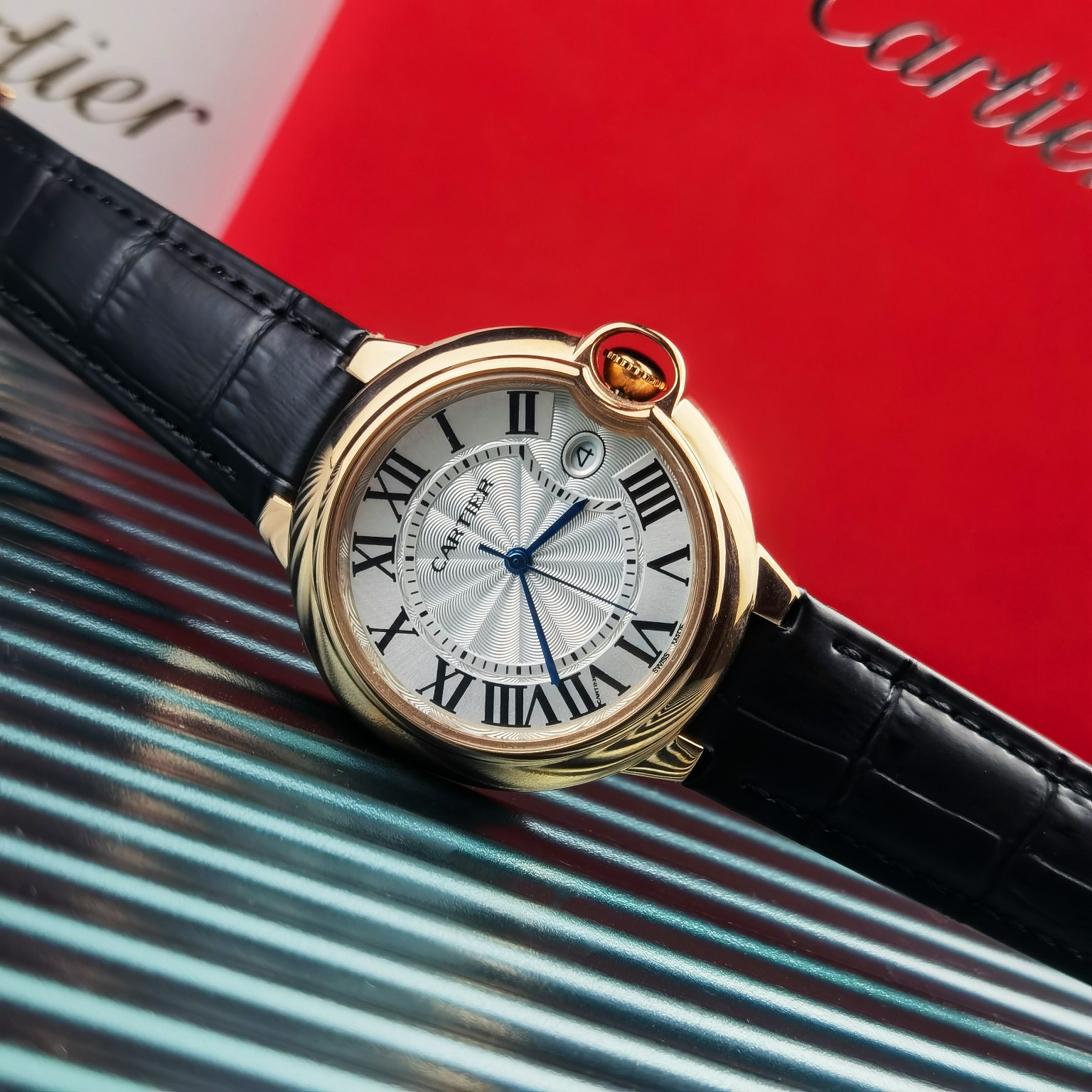 Cartier Prestigious Golden Unisex Quartz Watch