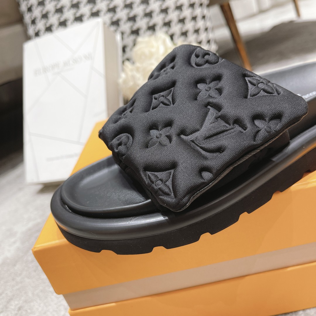 LV Fashionable Classic Versatile Leather Slippers