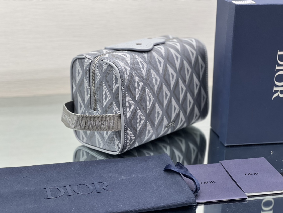DIOR Lingot Toiletry Bag