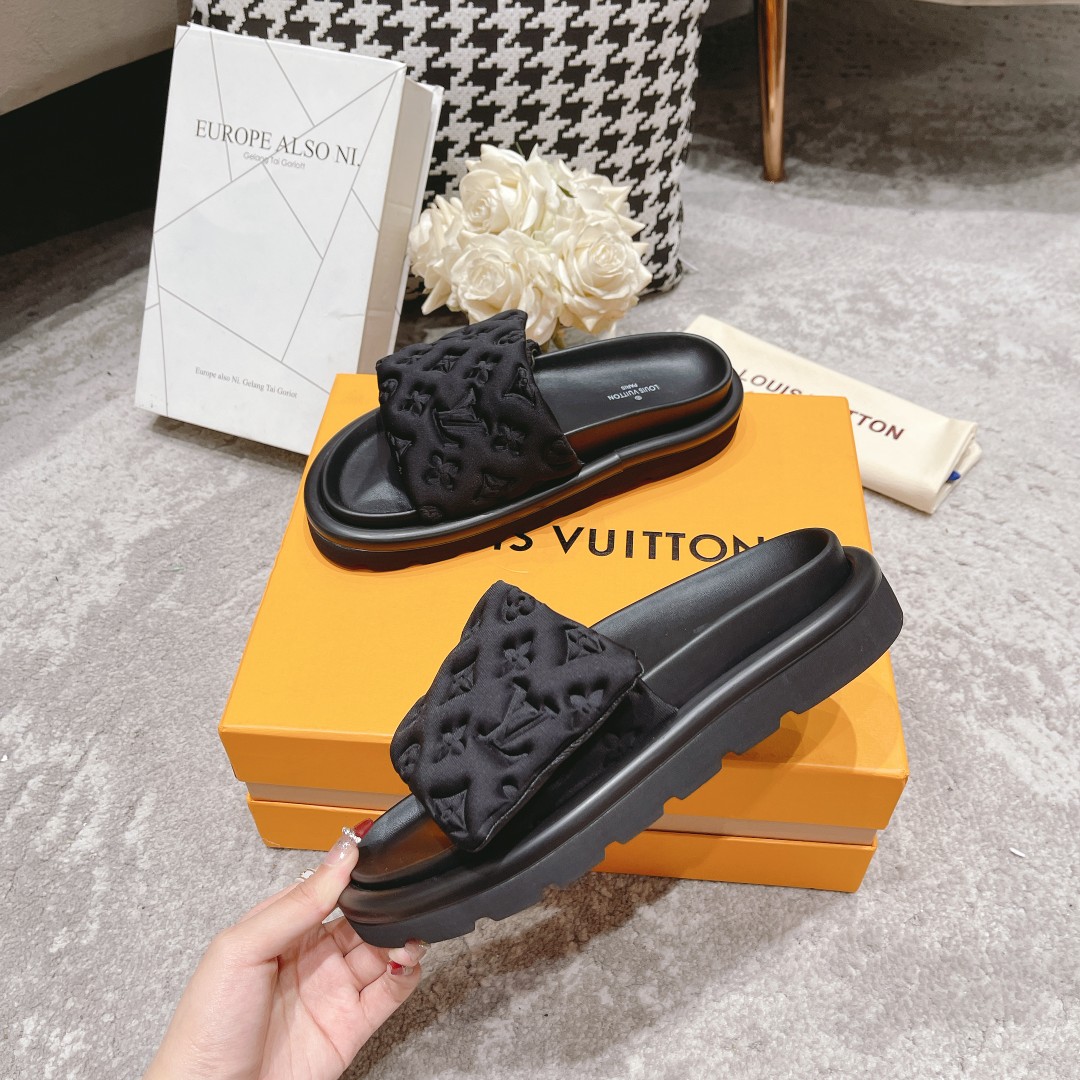 LV Fashionable Classic Versatile Leather Slippers