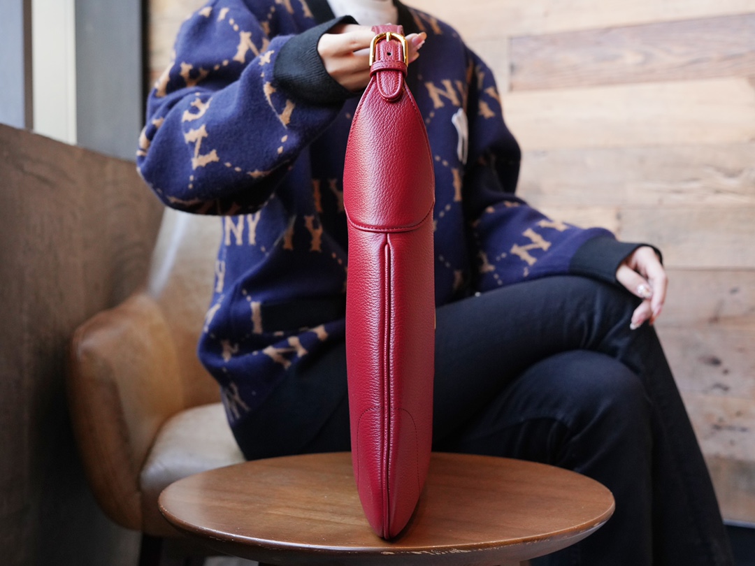 GUCCI Chip-Embedded Aphrodite Medium Handbag