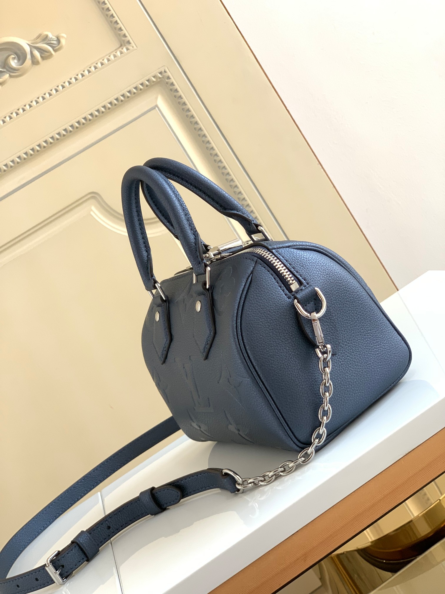 Louis Vuitton Stylish Versatile Leather Crossbody/Shoulder Bag