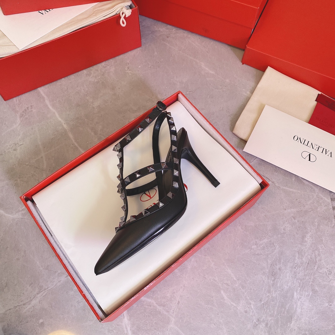 Valentino ROCKSTUD Patent Leather Lace-Up Studded High Heels (Heel Height: 10cm)
