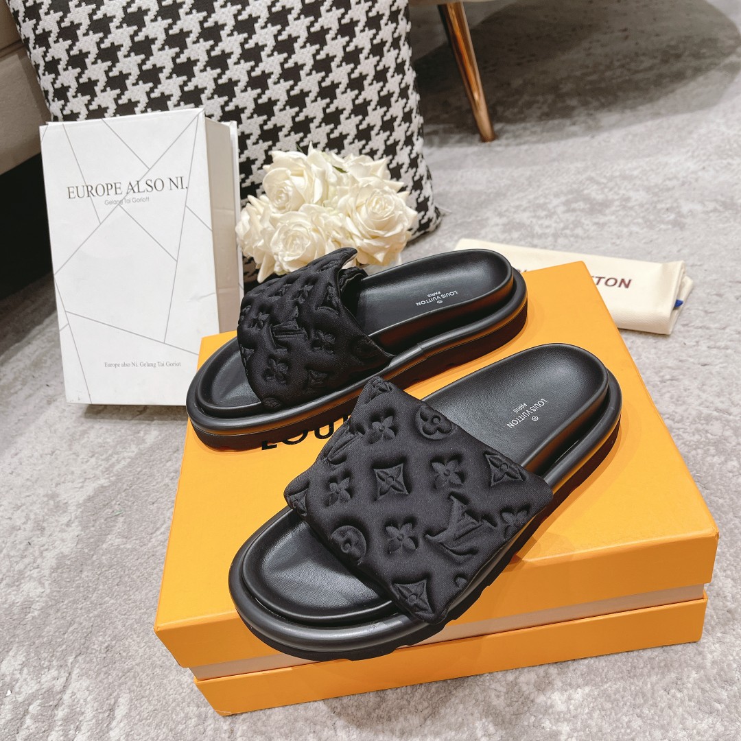 LV Fashionable Classic Versatile Leather Slippers