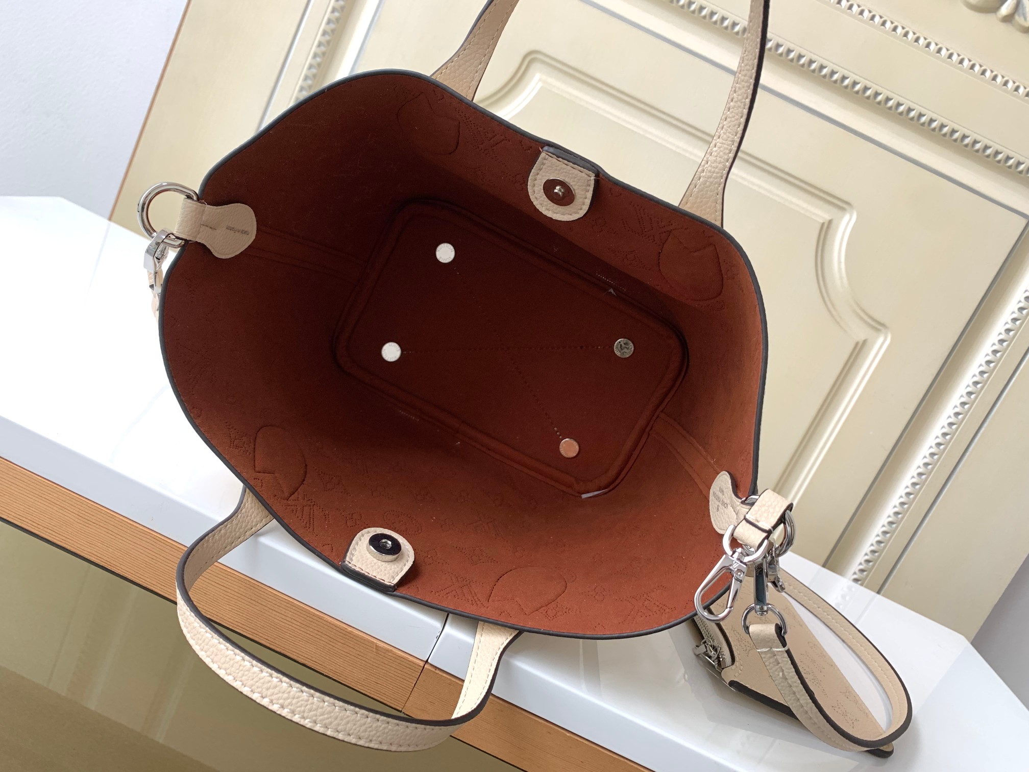 Louis Vuitton Versatile Leather Tote Bag