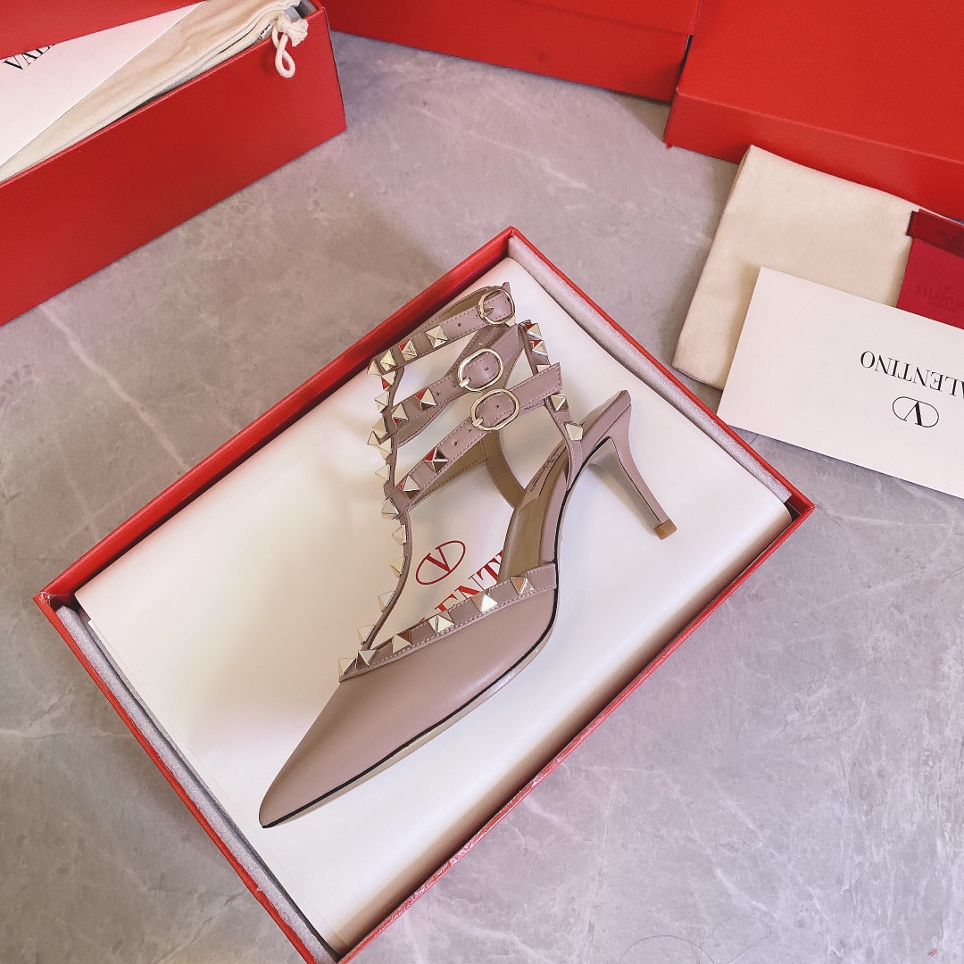 Valentino ROCKSTUD Patent Leather Lace-Up Studded High Heels (Heel Height: 6.5 cm)