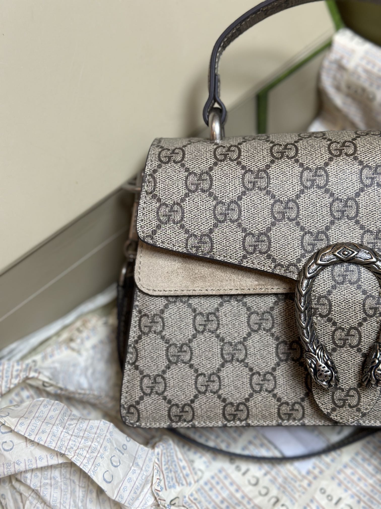 Gucci Classic Vintage-Inspired Leather Handbag