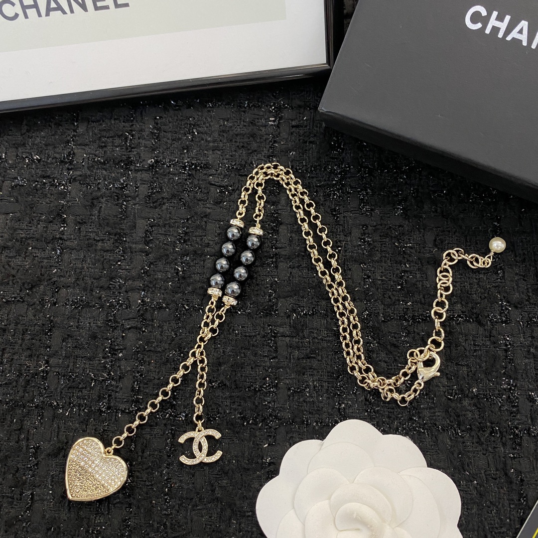 Chanel Gradient Diamond Heart Pearl Necklac