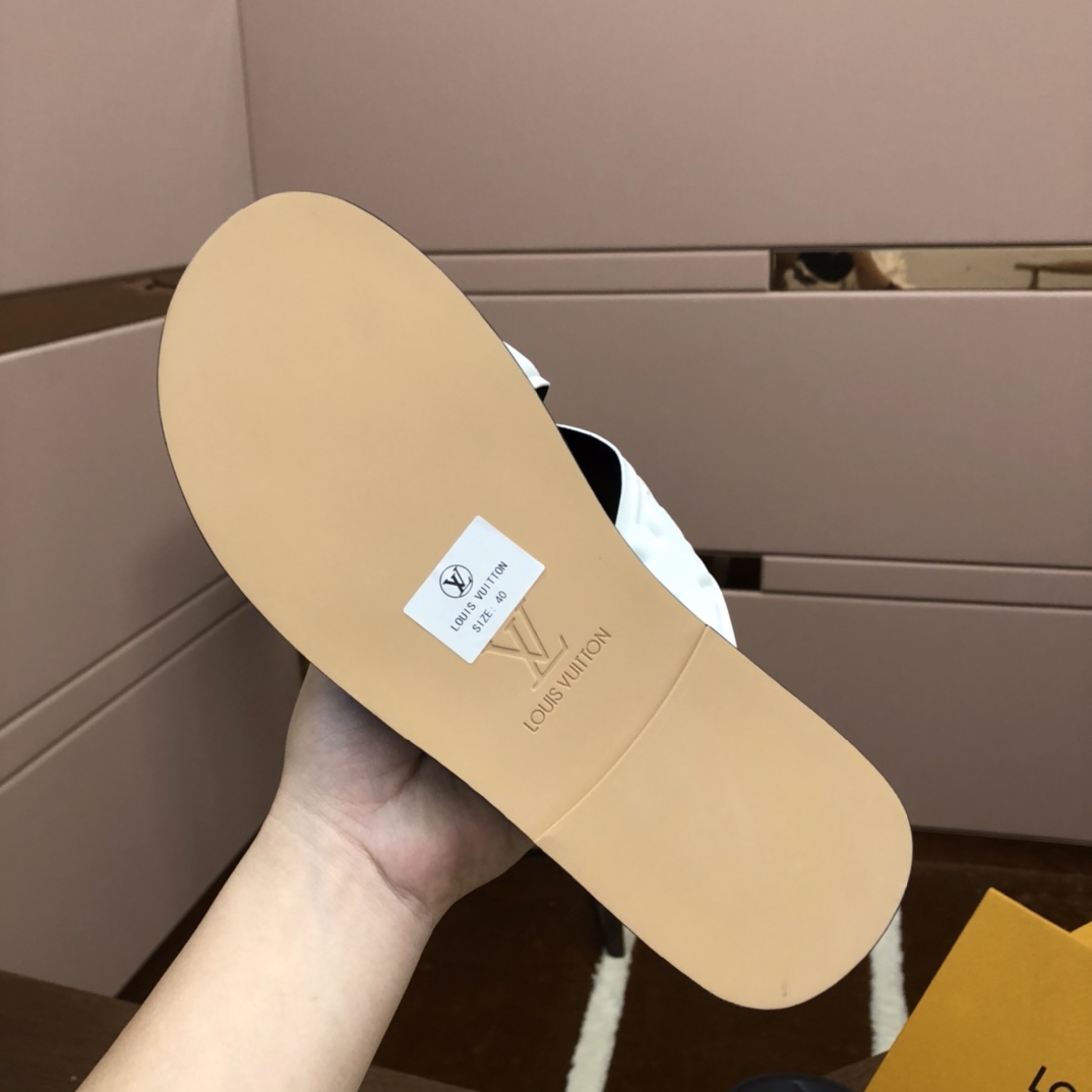 LV Fashionable Classic Versatile Leather Slippers