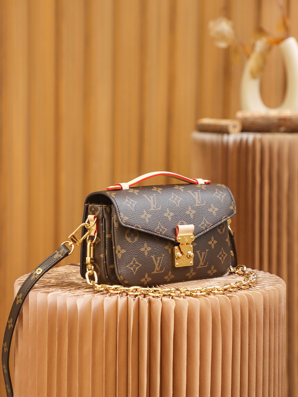 Louis Vuitton Classic Vintage-Inspired Crossbody/Shoulder Bag