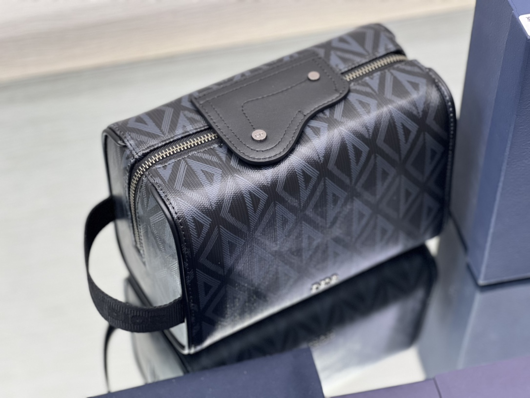 DIOR Lingot Toiletry Bag