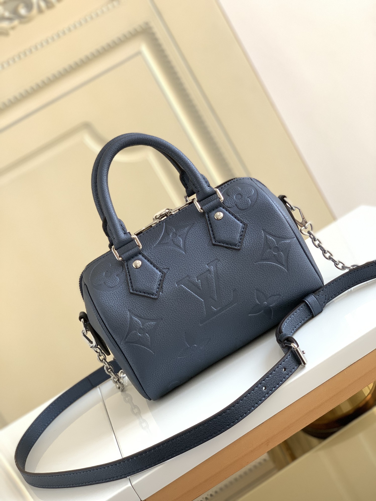 Louis Vuitton Stylish Versatile Leather Crossbody/Shoulder Bag