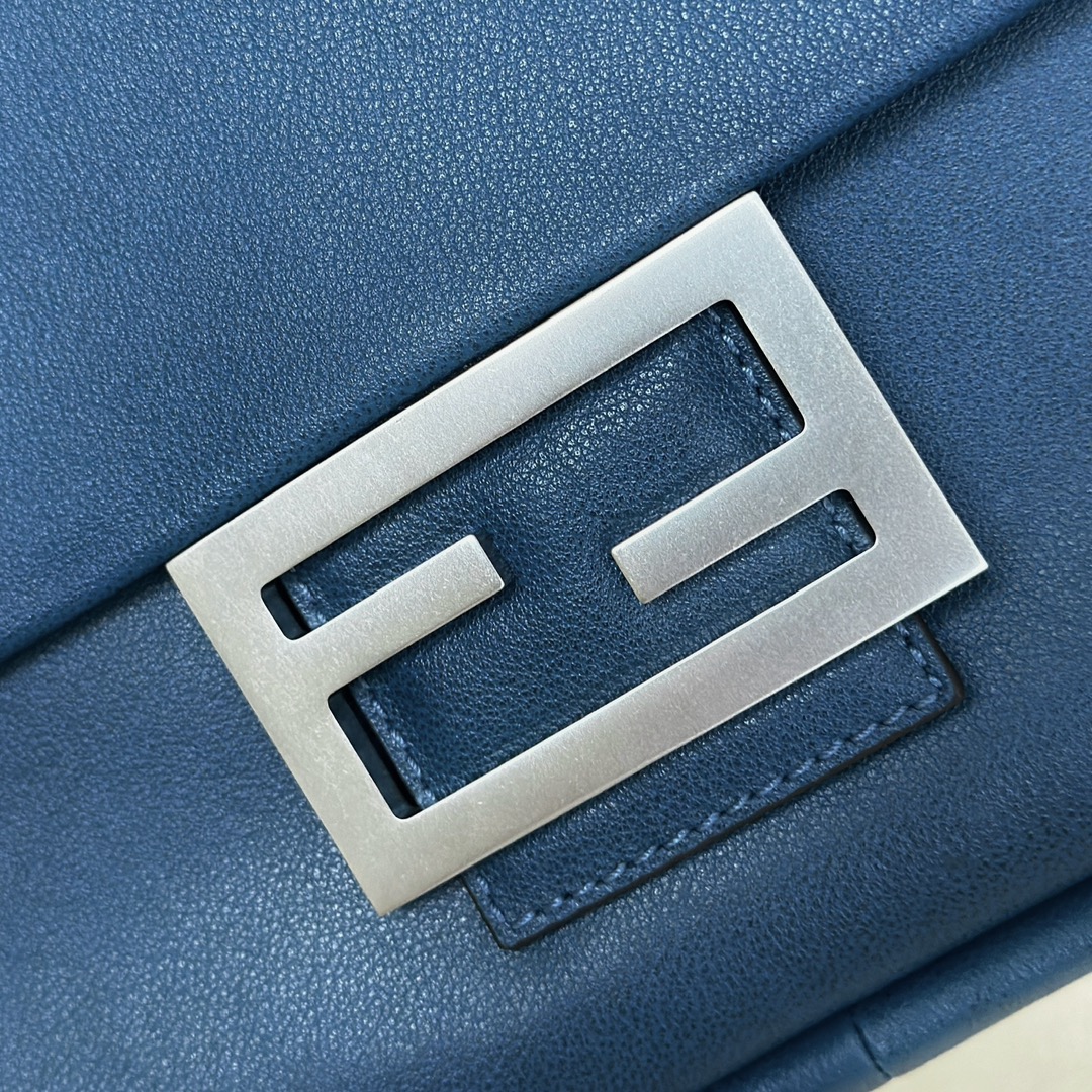 Fendi Baguette Large Chain Handbag