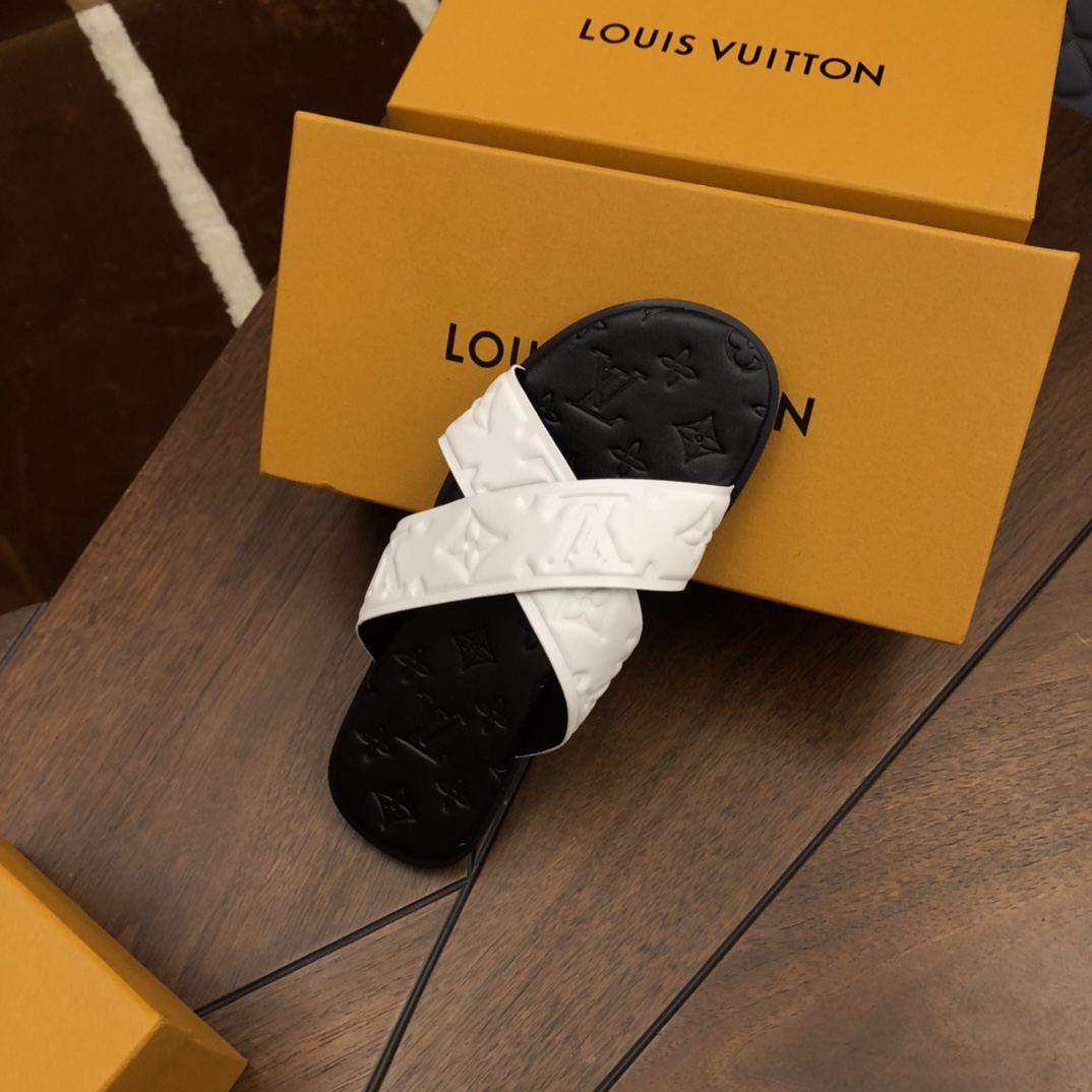 LV Fashionable Classic Versatile Leather Slippers