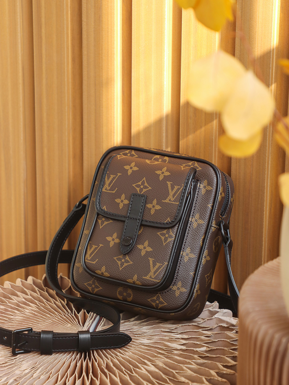 Louis Vuitton Classic Vintage-Style Square Leather Crossbody/Shoulder Bag
