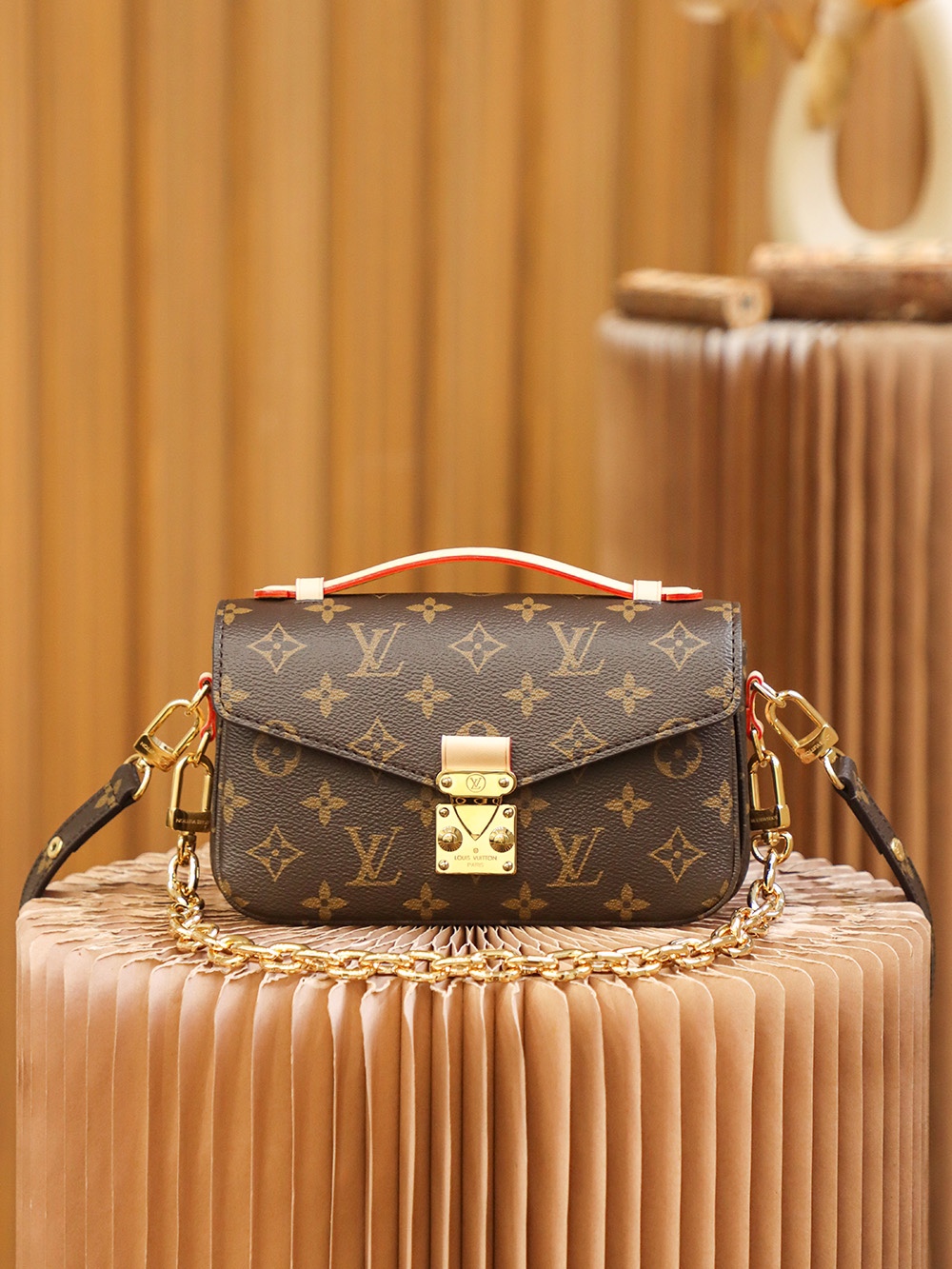 Louis Vuitton Classic Vintage-Inspired Crossbody/Shoulder Bag