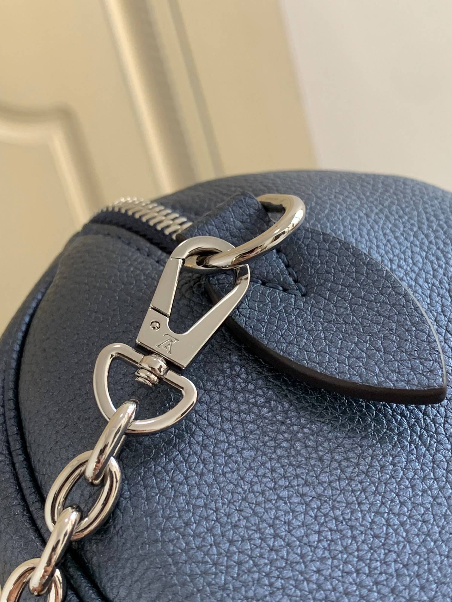 Louis Vuitton Stylish Versatile Leather Crossbody/Shoulder Bag