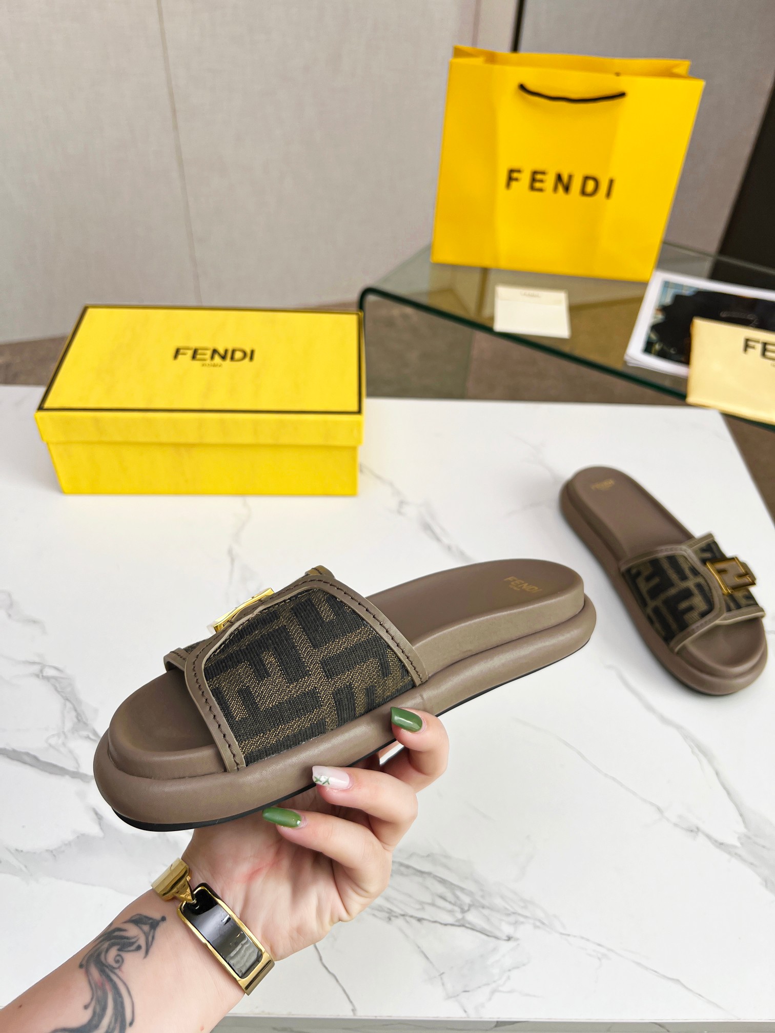 FENDI Casual Slippers