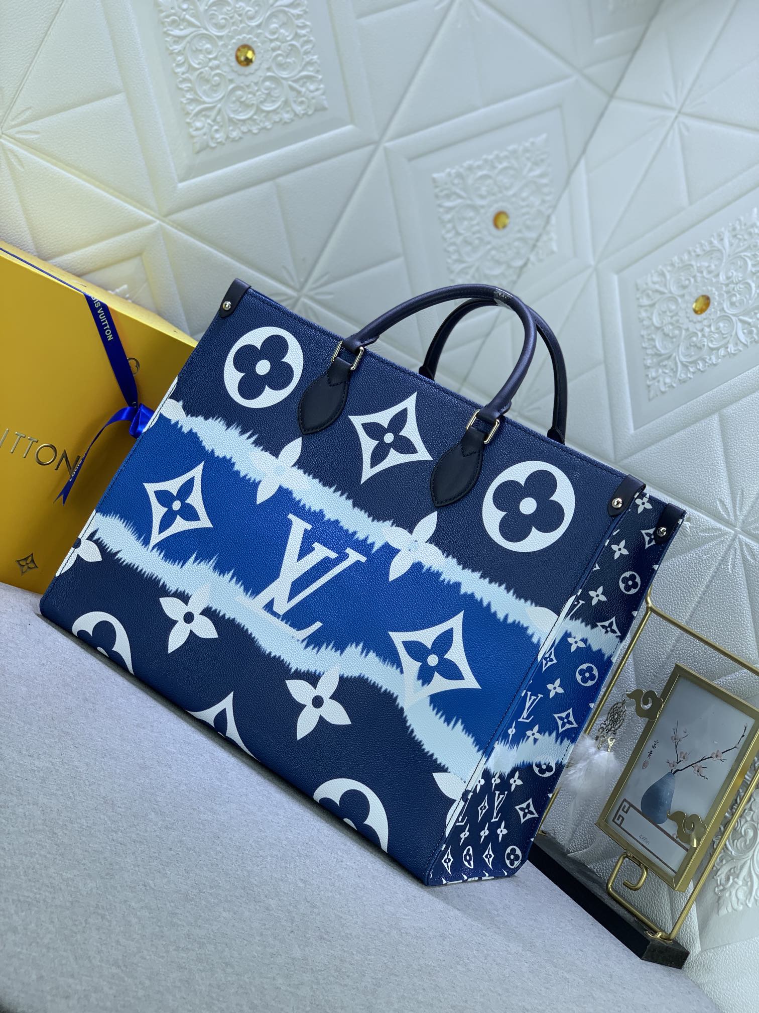 Louis Vuitton Classic Fashionable Tote Bag