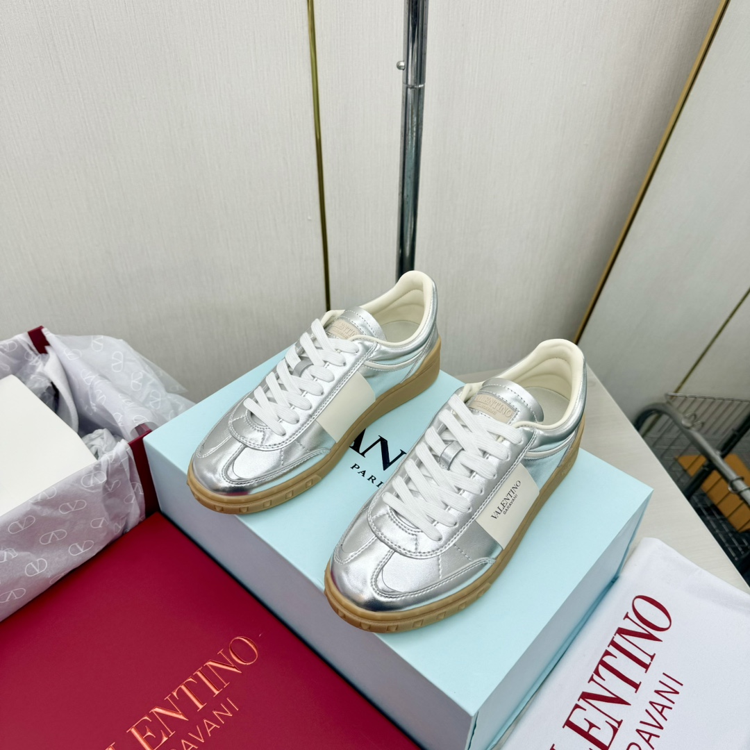 Valentino ONE STUD 2024 New Arrival Calfskin Lace-Up Trainer Sneakers