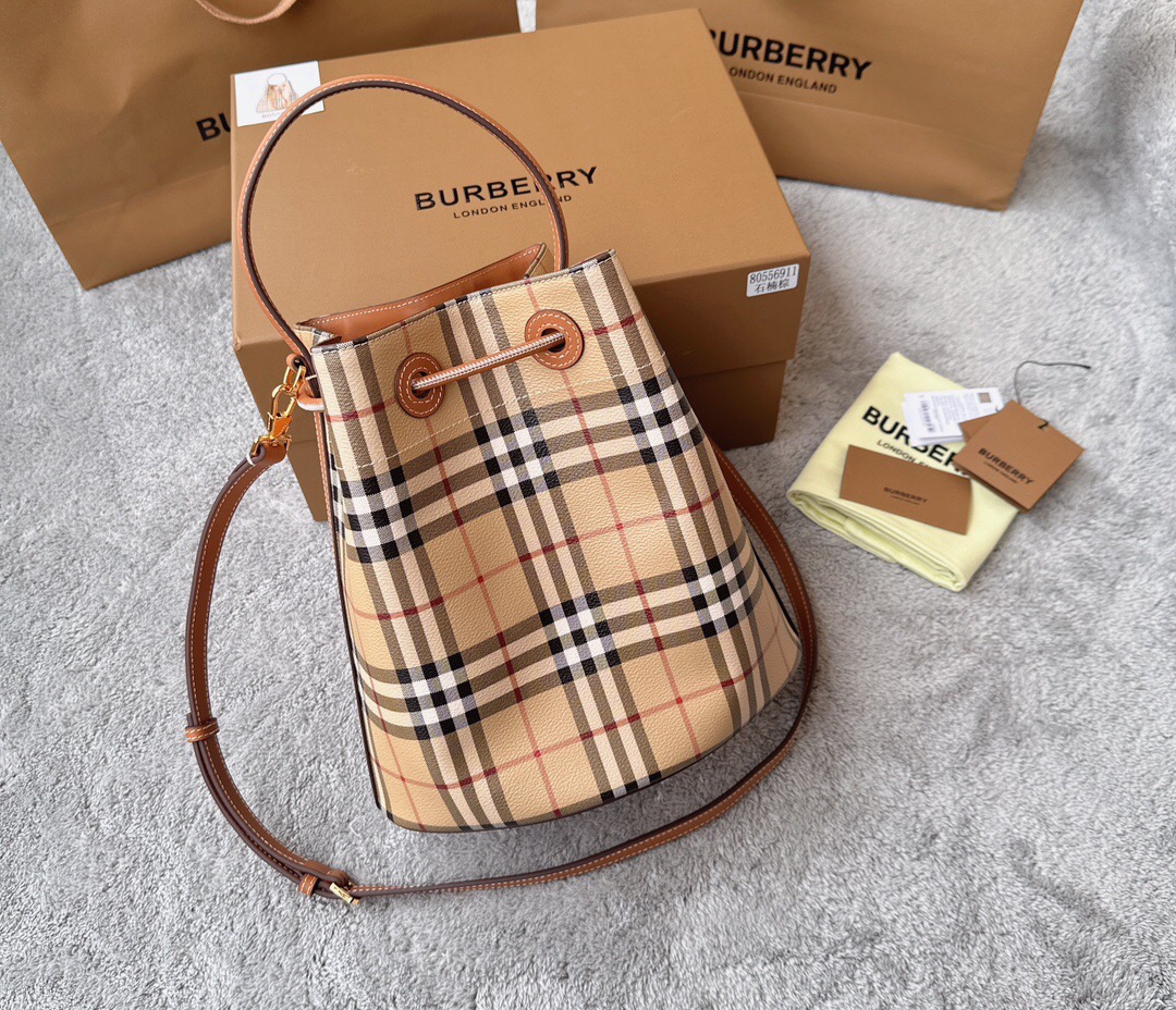 Burberry Classic Handbag With Shoulder & Crossbody Strap