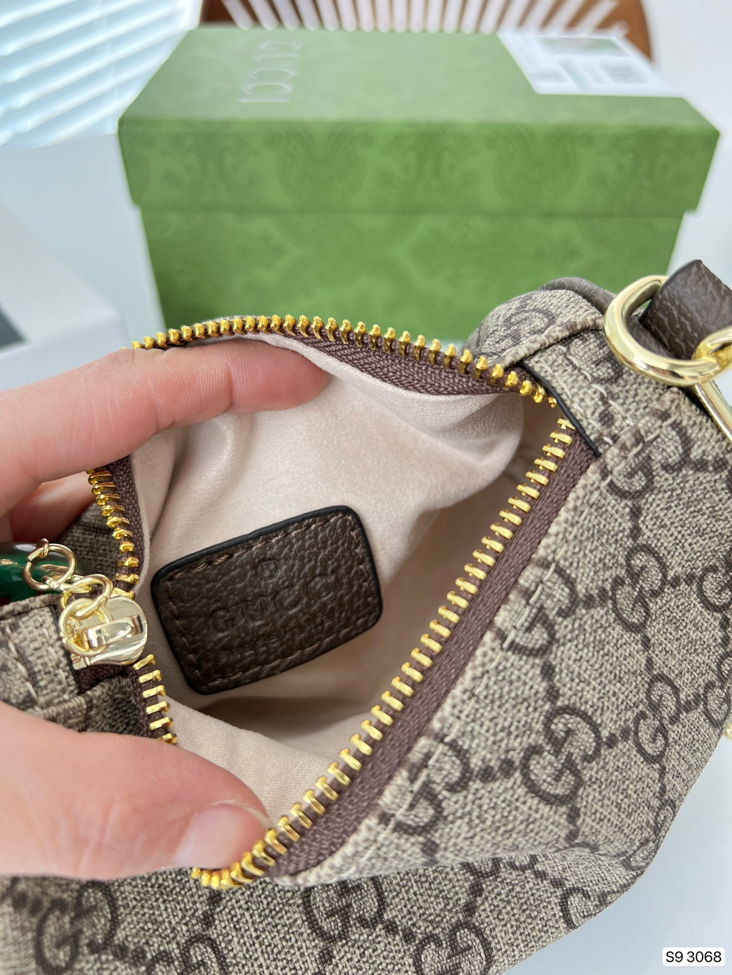 Gucci Classic Leather Clutch Bag