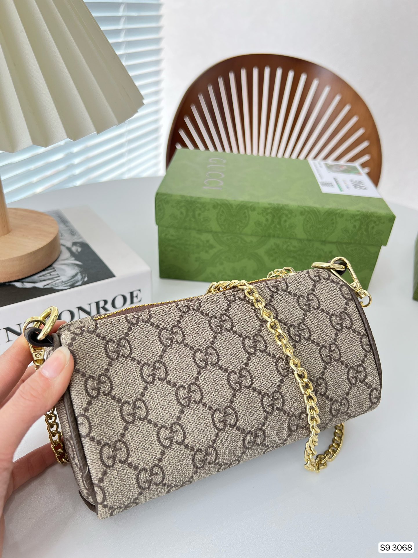 Gucci Classic Leather Clutch Bag