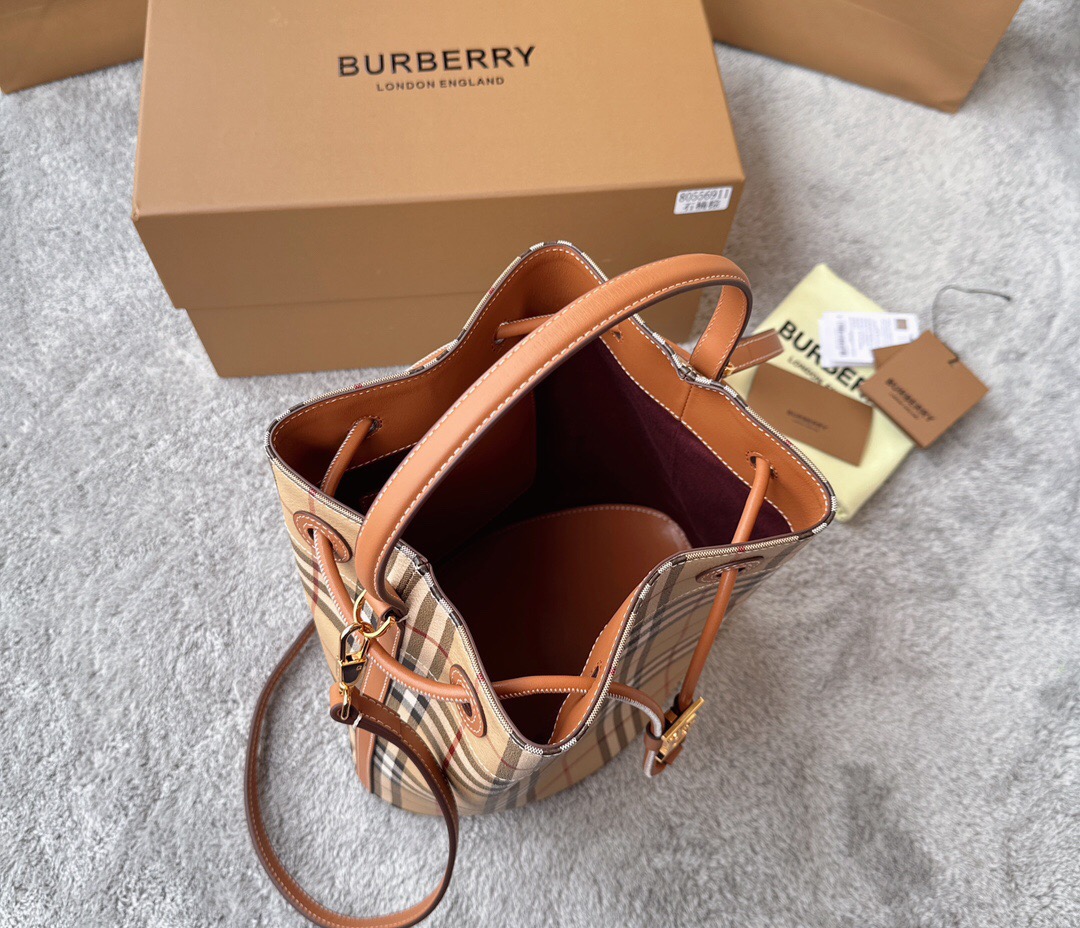 Burberry Classic Handbag With Shoulder & Crossbody Strap