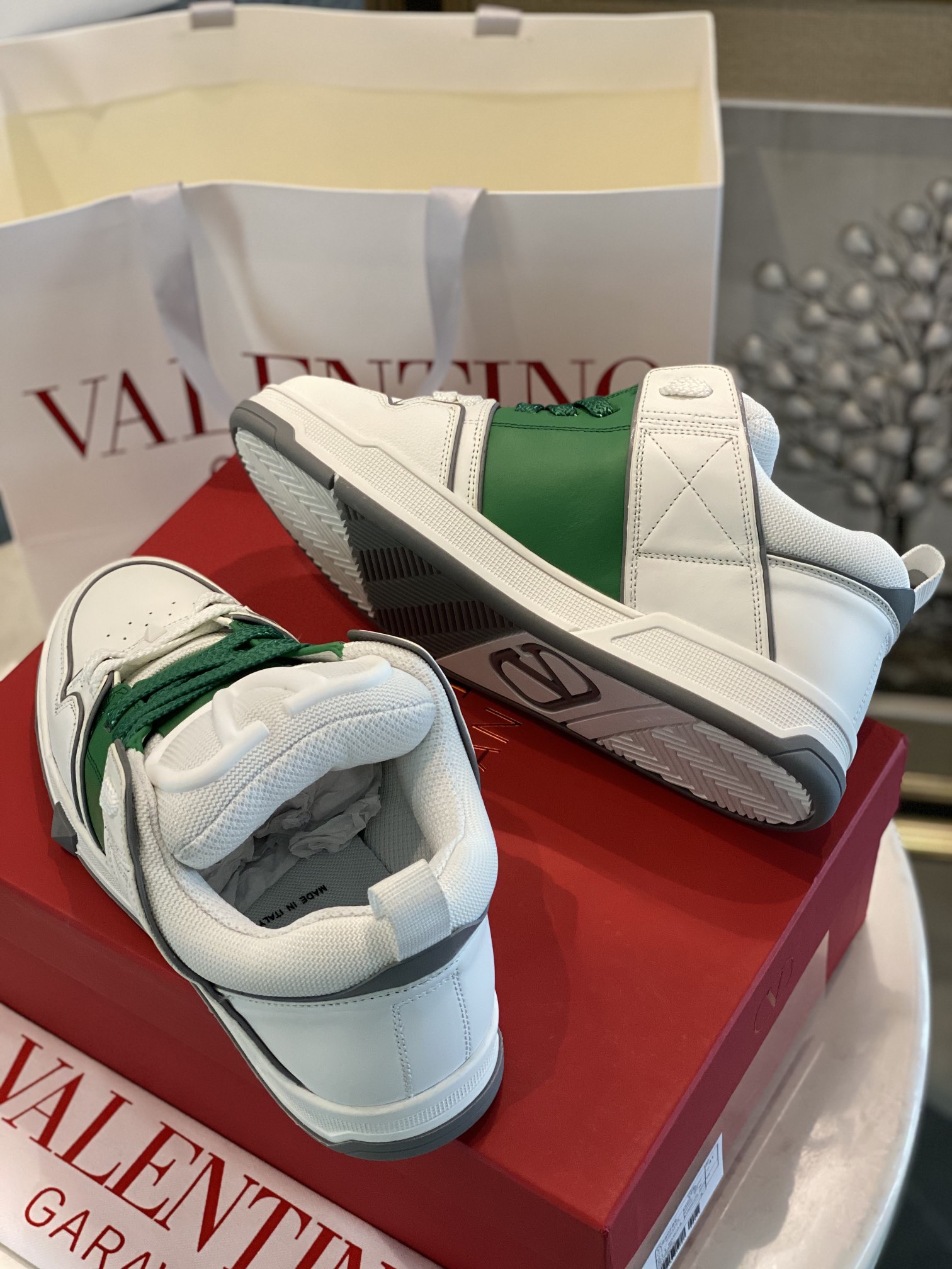Valentino ONE STUD Calfskin Lace-Up Sneakers