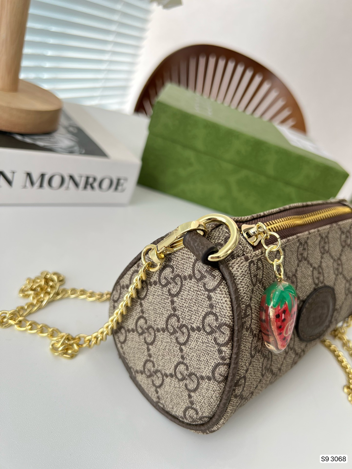 Gucci Classic Leather Clutch Bag