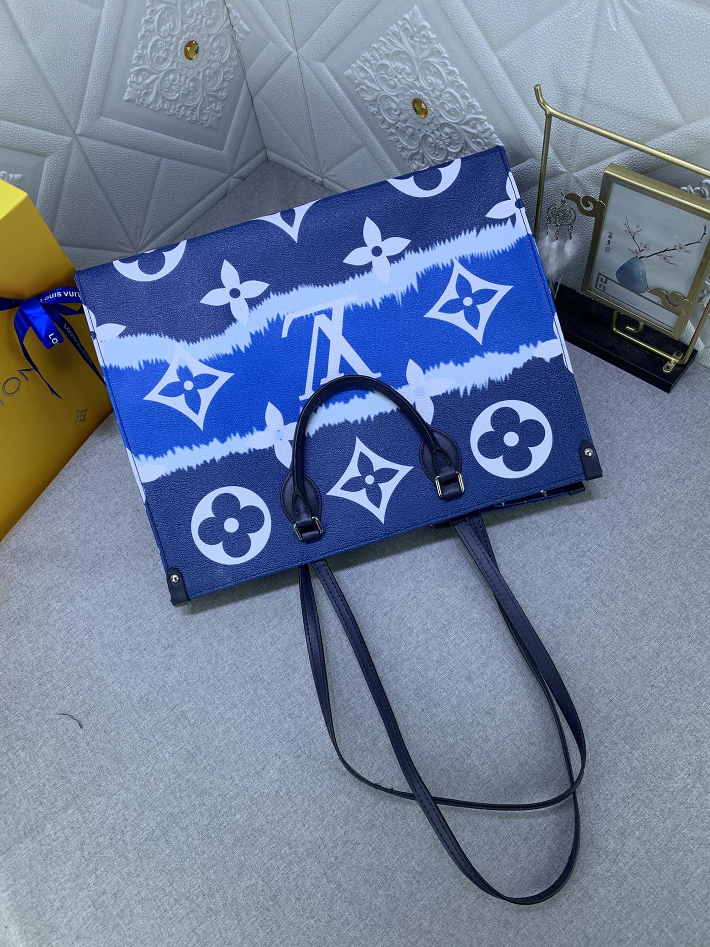 Louis Vuitton Classic Fashionable Tote Bag