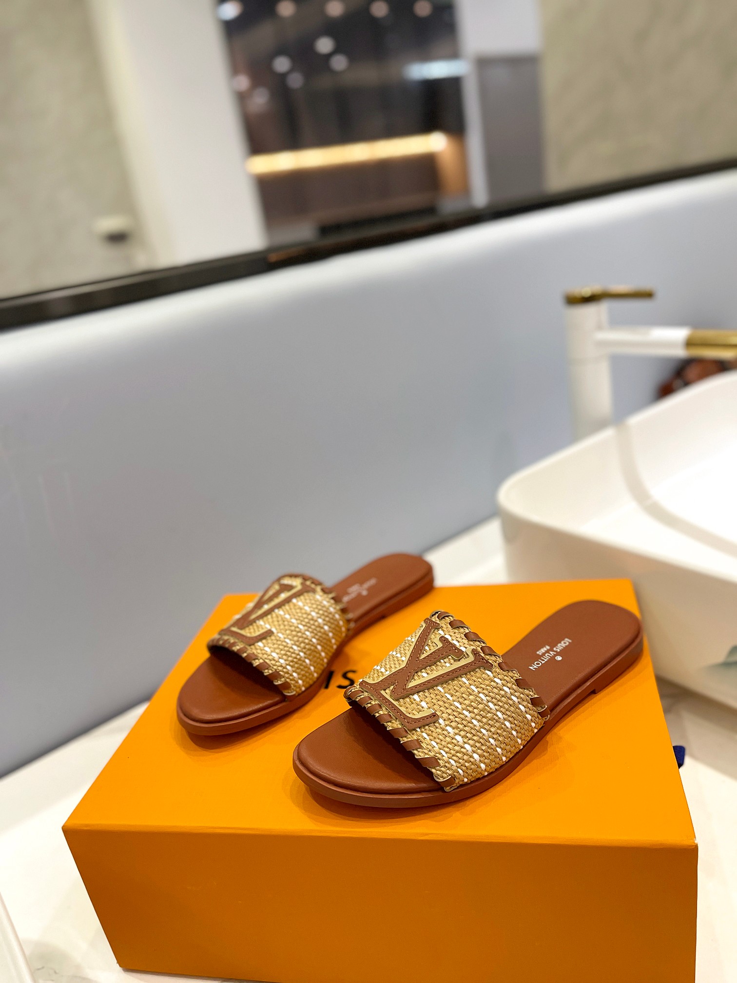 LV Resort-Style Flat Slippers