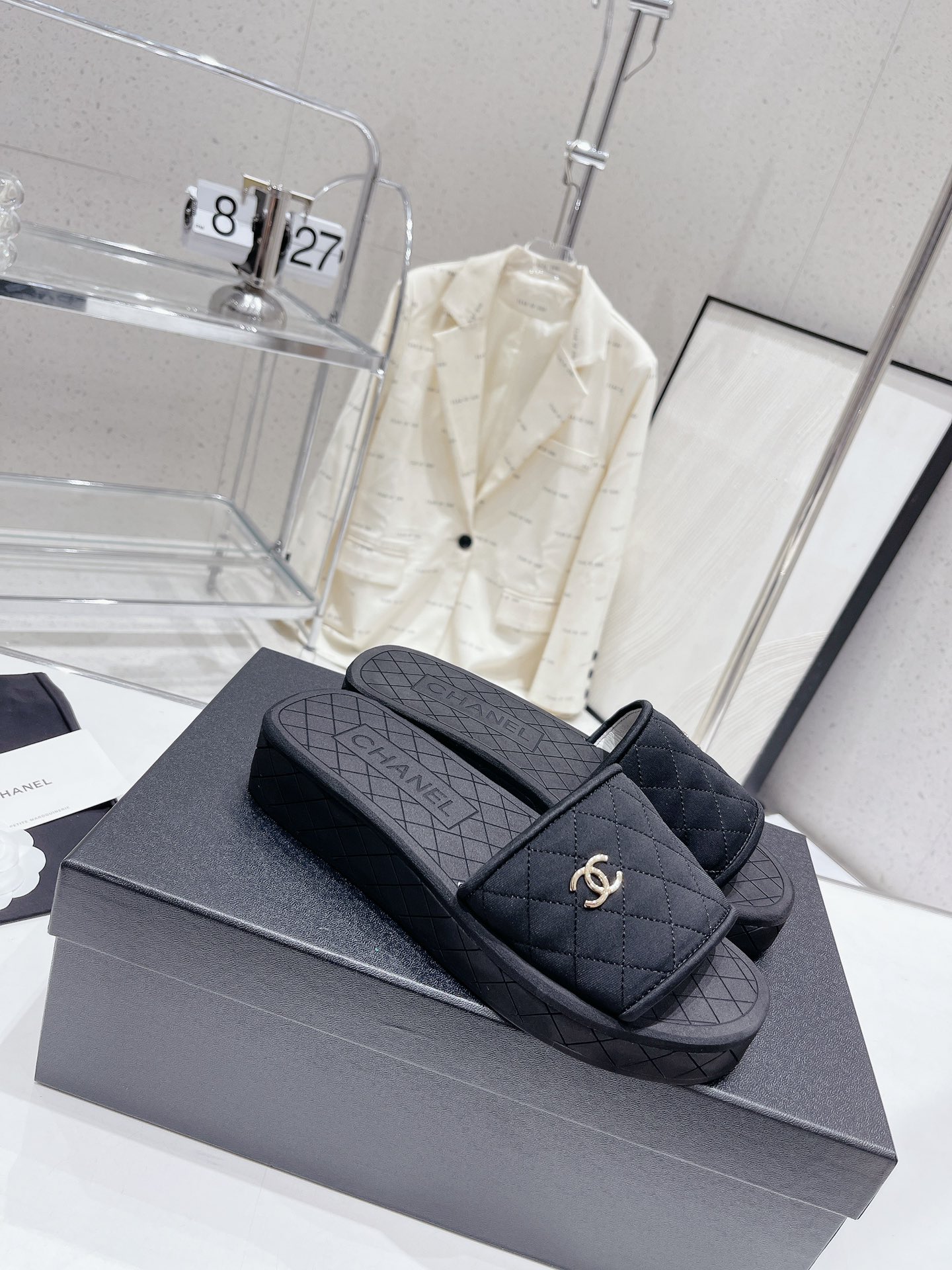 Chanel Black Classic Versatile Slippers