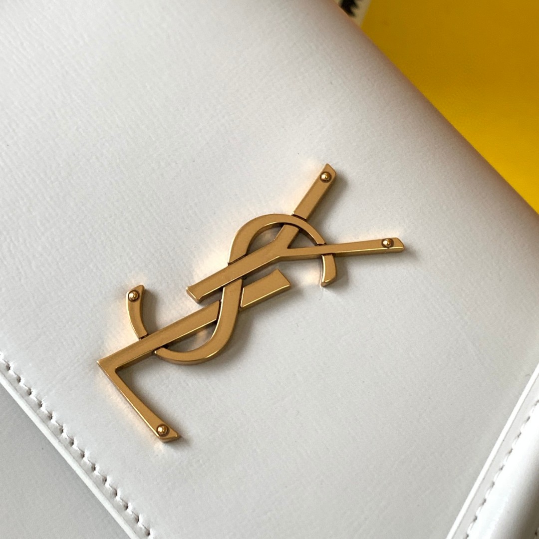 Saint Laurent Classic Chain Shoulder/Crossbody Bag for Women in White