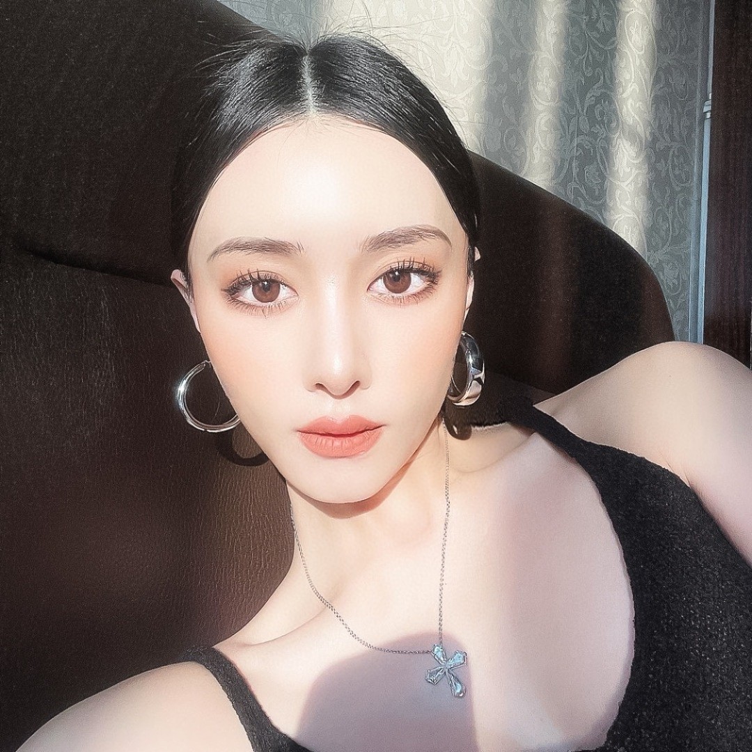 GRAFF CRISS Cross Diamond Pendant Necklace