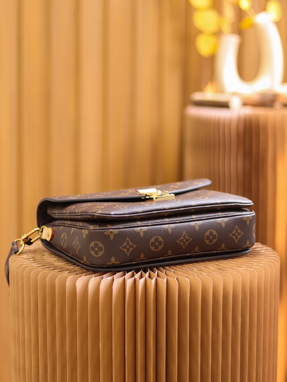 Louis Vuitton Classic Vintage-Inspired Crossbody/Shoulder Bag