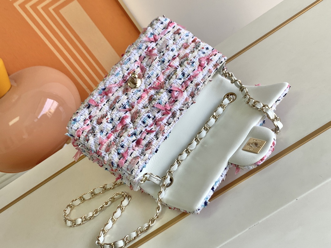 Chanel Autumn-Winter Tweed Elegant Crossbody Bag