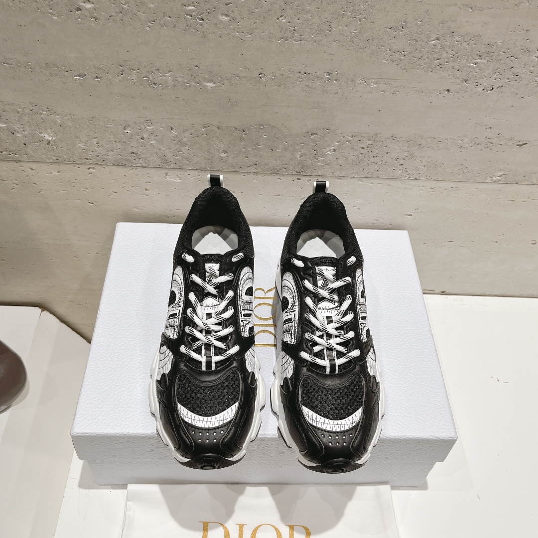 Dior Chrono: The New Casual Running Sneaker