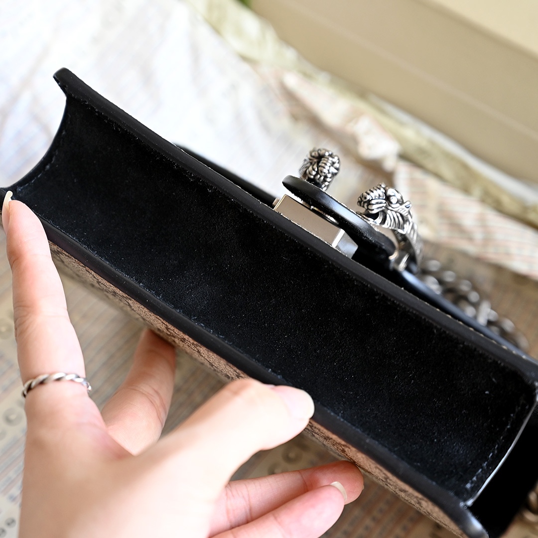 Gucci Classic Rich-Tone Cowhide Chain Crossbody/shoulder Bag