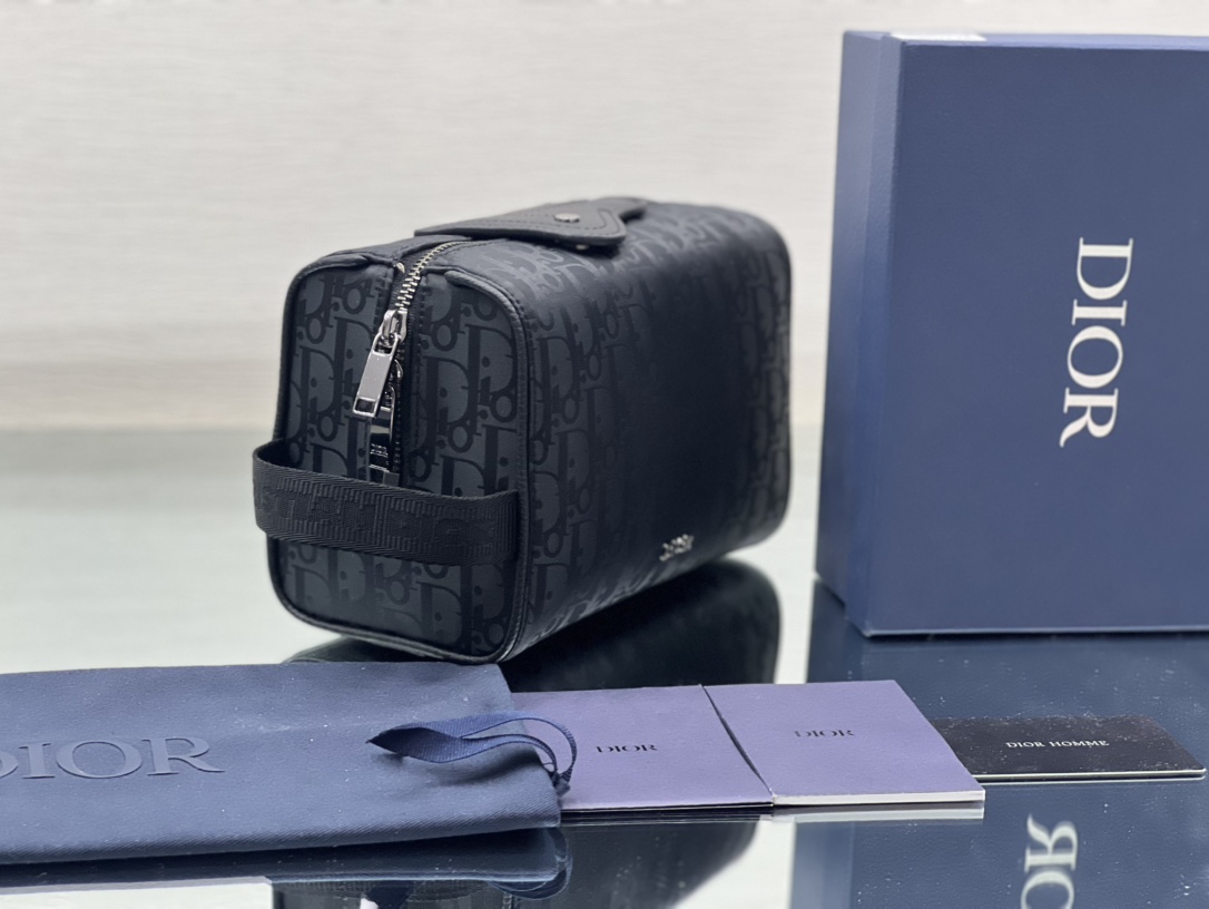 DIOR Lingot Toiletry Bag