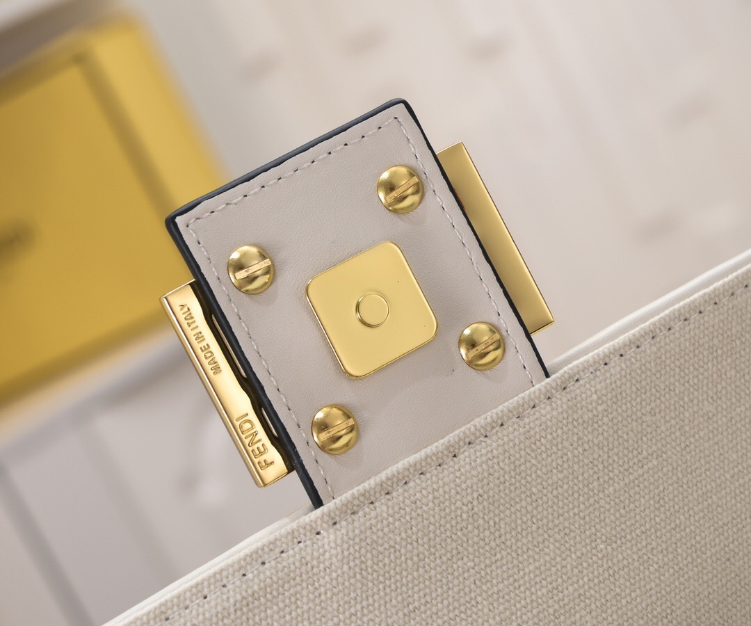 Fendi Classic Baguette Bag