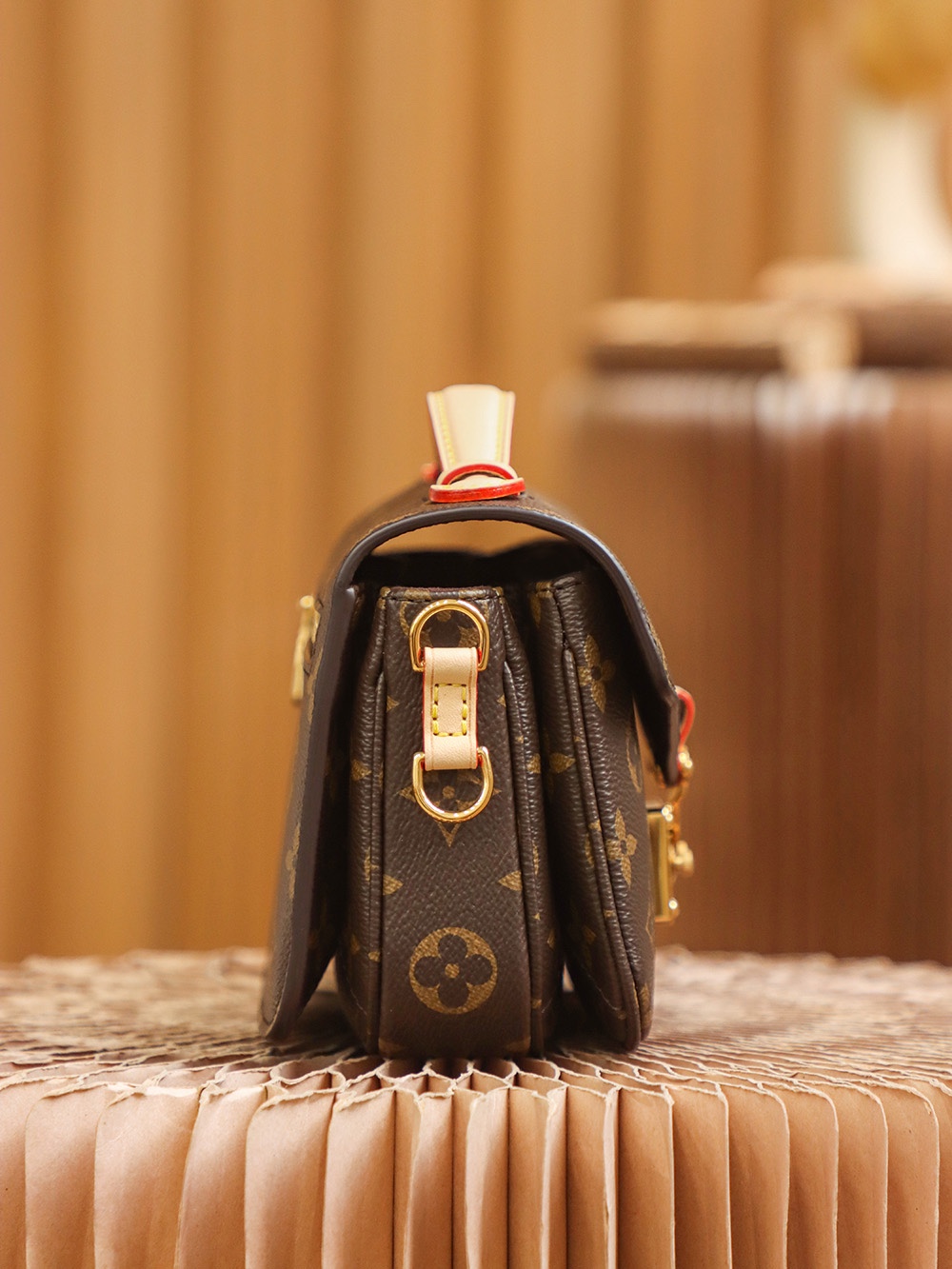 Louis Vuitton Classic Vintage-Inspired Crossbody/Shoulder Bag