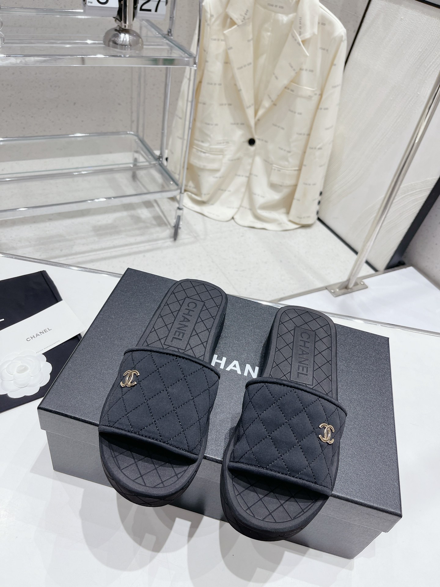 Chanel Black Classic Versatile Slippers