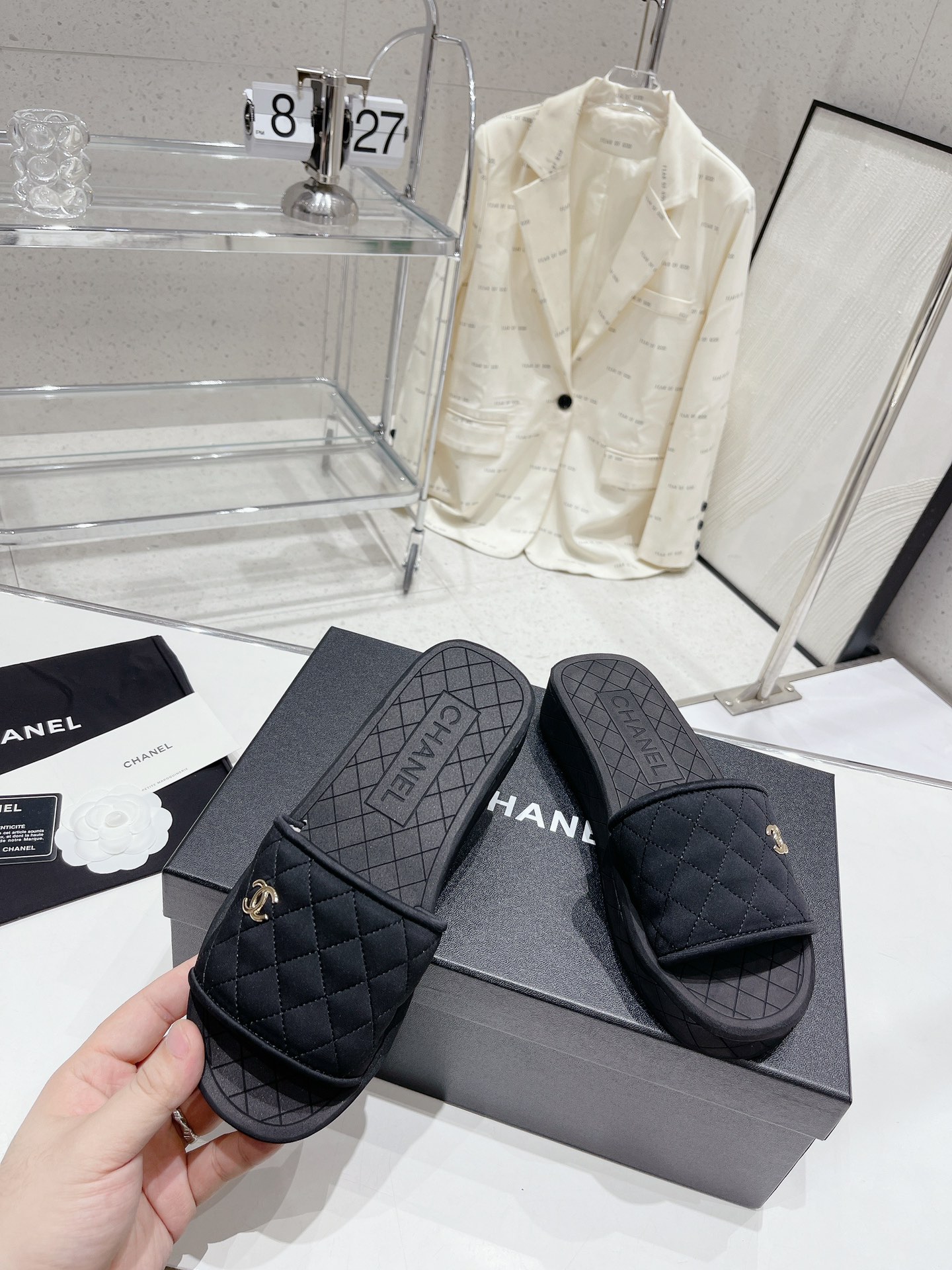Chanel Black Classic Versatile Slippers