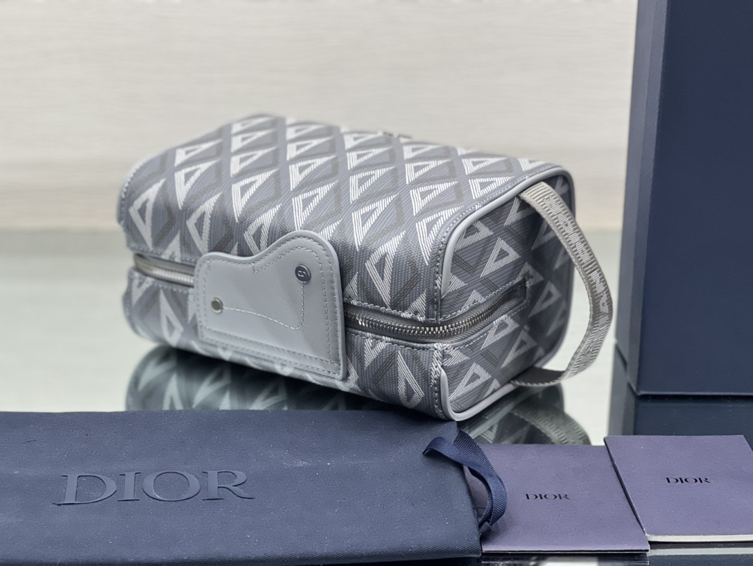 DIOR Lingot Toiletry Bag